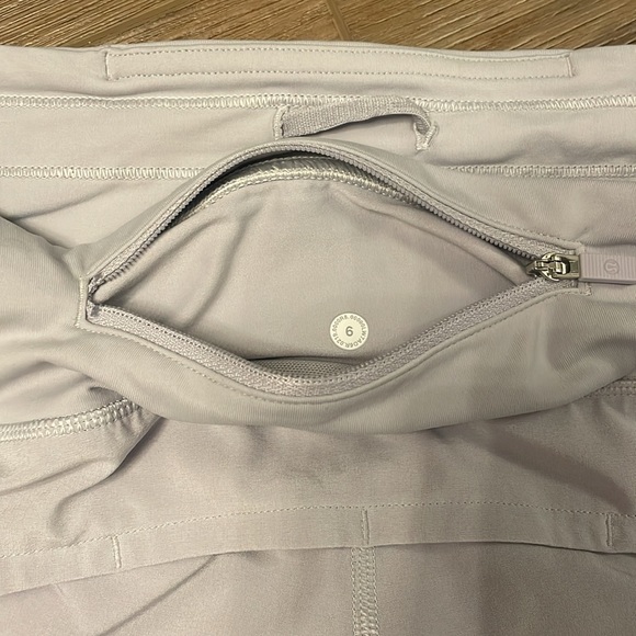 Lululemon Speed Up Short 2.5” - Picture 4 of 4